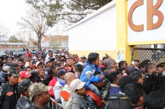 Chen lấn xem sao Liverpool thi đấu, 50 người thương vong