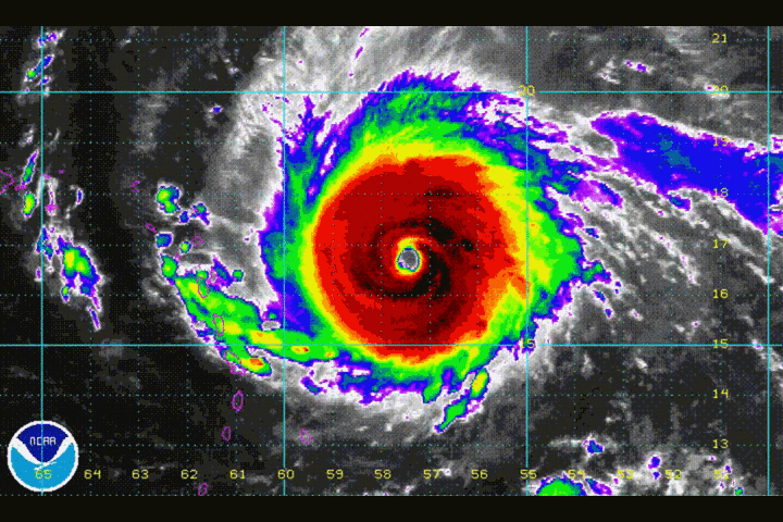 Siêu bão MANGKHUT giật cấp 16