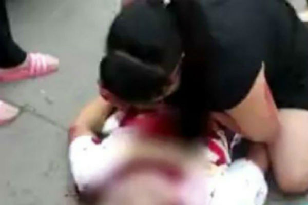 Bảo vệ mẹ trước nhát dao của tên cướp, chàng trai trẻ thiệt mạng