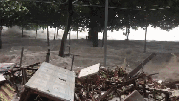 Tin tức mới nhất về siêu bão Mangkhut: Cảnh báo mưa lớn, lũ quét ở Việt Nam