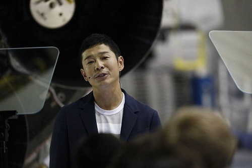 Chân dung tỷ phú người Nhật sắp du hành Mặt Trăng qua công ty của Elon Musk