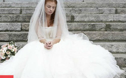 Cô dâu dọa hủy kết bạn Facebook vì khách mời không mừng cưới 3.000 USD