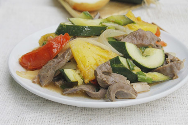 Món ngon mỗi ngày: Tim lợn xào chua ngọt bổ dưỡng