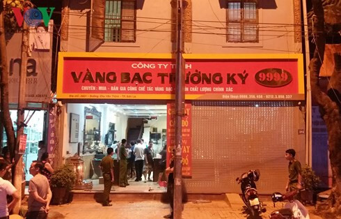 Bắt 3 nghi phạm liều lĩnh đi ô tô, cướp tiệm vàng ở Sơn La