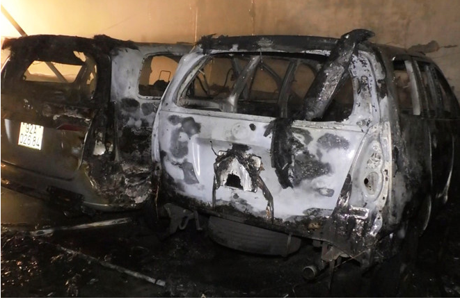 Đà Nẵng: Gara ô tô bốc cháy trong đêm, nhiều chiếc xe bị thiêu rụi