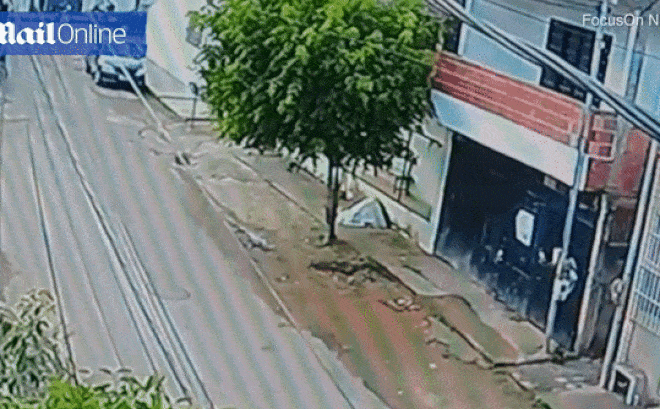 Clip: Người đàn ông sống sót thần kỳ sau khi bị ô tô đâm ghim vào tường