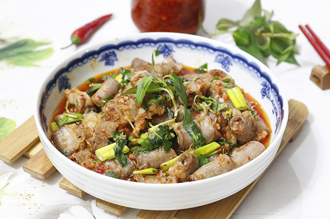 Món ngon mỗi ngày: Trổ tài làm lòng non xào sa tế cay đãi ông xã