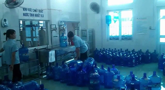 Nước đóng chai kém chất lượng lỗi lo của người tiêu dùng