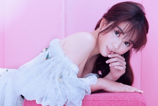 Ngọc Trinh kỷ niệm tuổi mới bằng bộ ảnh