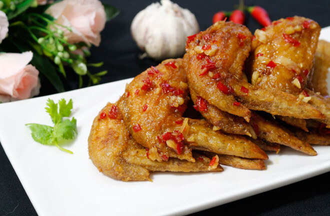 Món ngon mỗi ngày: Cánh gà chiên mắm tỏi vàng ruộm, thơm ngon