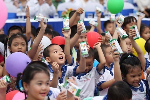 Hà Nội: Tạm lùi thời gian đấu thầu đề án sữa học đường tới 10/10