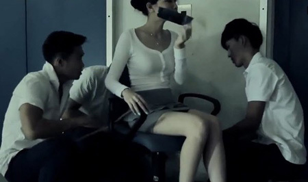 Nam Định: Đi thăm bạn trai, 2 cô gái trẻ bị bắt bán cho quán karaoke