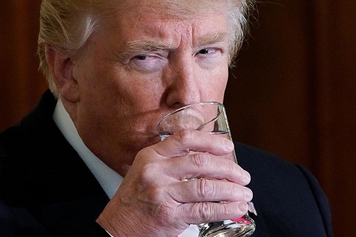 Tại sao Tổng thống Trump không thích uống rượu bia?