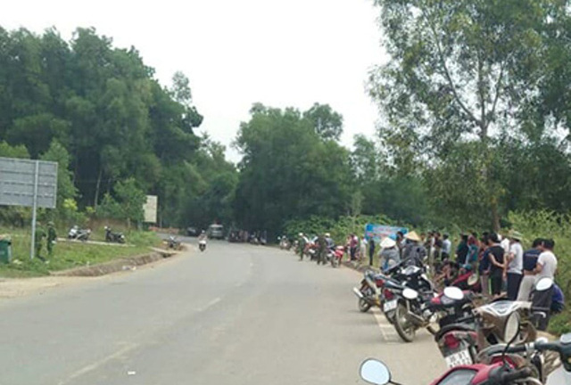 Thanh Hóa: Khám nghiệm tử thi người đàn ông tử vong bên đường