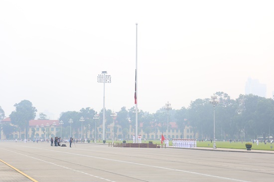 Chùm ảnh: Hà Nội bắt đầu Quốc tang nguyên Tổng Bí thư Đỗ Mười