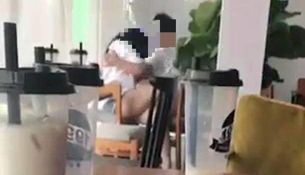 Tin tức đời sống mới nhất ngày 9/10/2018: Cặp đôi thản nhiên diễn “cảnh nóng” trong quán trà sữa ở Lạng Sơn
