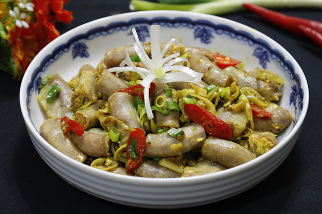 Món ngon mỗi ngày: Lòng xào sả ớt ai ăn cũng 