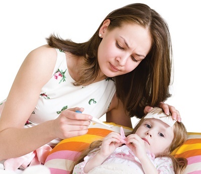 8 cách hạ sốt cho bé an toàn, nhanh chóng mà không cần dùng thuốc