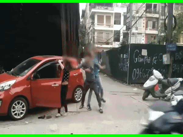 Nguyên nhân vụ chồng giật tóc đánh đập vợ trước mặt con trai đang gào khóc ở Hà Nội