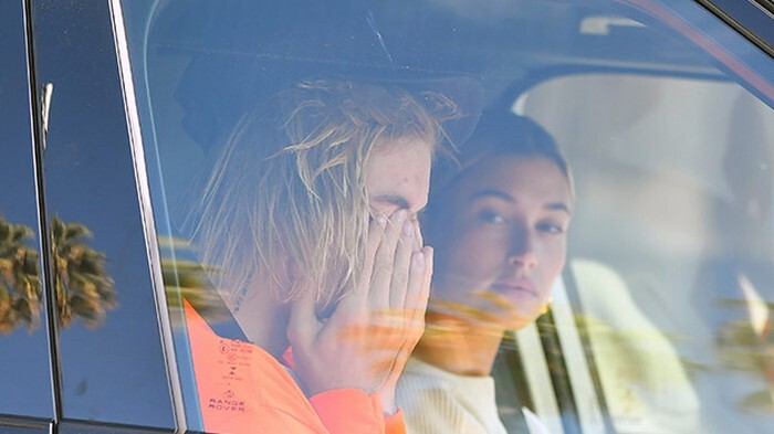 Justin Bieber bật khóc bên vợ vì tin Selena Gomez nhập viện điều trị tâm thần?