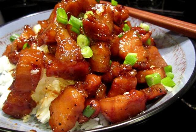 Món ngon mỗi ngày: Thịt ba chỉ rim mắm đậm đà, đưa cơm