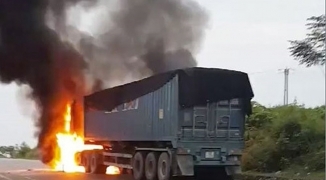 Video: 510 hành khách sơ tán khẩn cấp vì tàu cao tốc bốc cháy