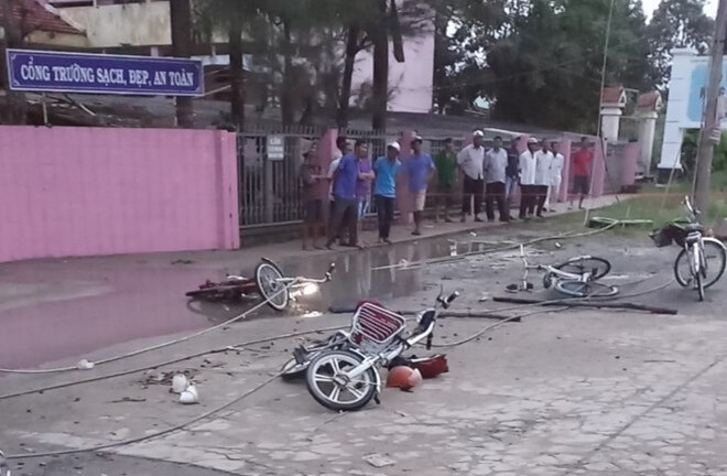 Tin tức thời sự 24h mới nhất ngày 14/10/2018: Đứt dây điện gần cổng trường, 2 học sinh tử vong