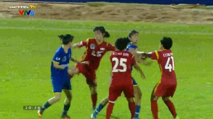 Cầu thủ nữ ẩu đả kinh hoàng trên sân: Trưởng đoàn Than khoáng sản Việt Nam gửi lời xin lỗi
