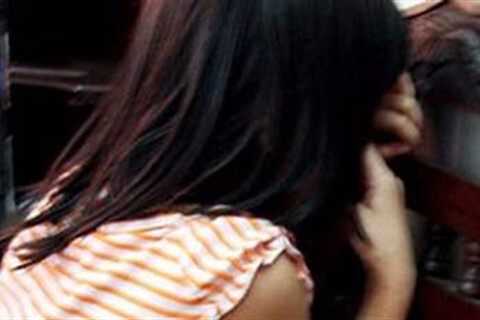 Video 3 nữ sinh nghi bị chồng cô giáo về hưu dâm ô: Cảnh sát nói gì?