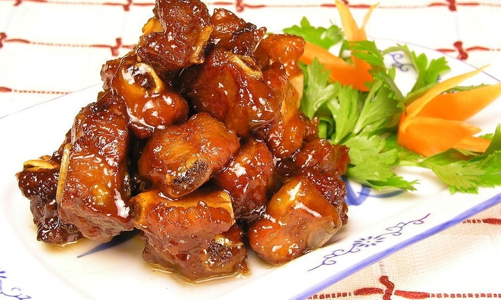 Món ngon mỗi ngày: Sườn rim nước cốt dừa chưa ăn đã thấy ngon