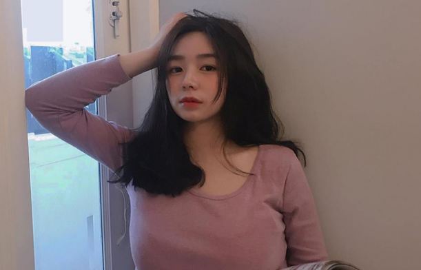 Nữ sinh có vòng 1 quá khổ bị trêu chọc là “quái vật ba đầu”