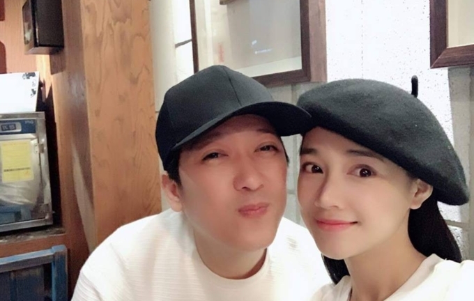 Trường Giang ngọt ngào gọi vợ là 'Rảnh Phi' và hứa tiết lộ toàn bộ ảnh trăng mật với Nhã Phương