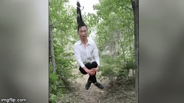 Hi hữu: Chàng trai Trung Quốc nuôi tóc dài 1,2 m làm xích đu