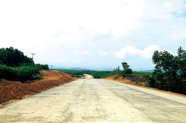 Đề xuất giãn tiến độ đường Hồ Chí Minh do thiếu vốn