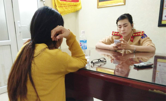 Cãi nhau với chồng, vợ thuê taxi lên cầu Long Biên tự tử