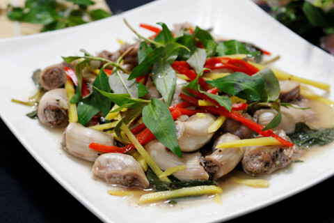 Món ngon mỗi ngày: Tràng lợn hấp gừng răm ngon hết ý