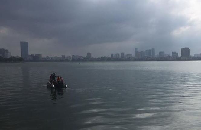 Hà Nội: Tìm thấy thi thể người đàn ông mất tích khi mò trai ở Hồ Tây