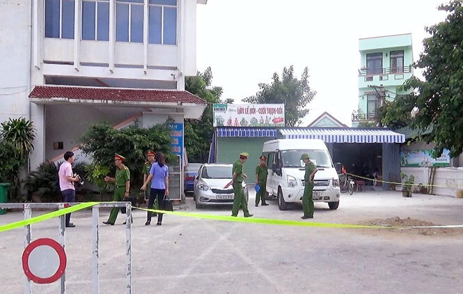 Mâu thuẫn trong lúc đi xe khách, 9X đâm chết tài xế ngay ở bến