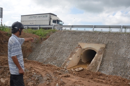 Cao tốc Đà Nẵng - Quảng Ngãi: Người dân tiếp tục chỉ ra nhiều bất cập trong thi công