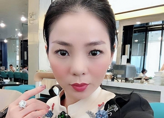 Tin tức đời sống mới nhất ngày 28/10/2018: Khuôn mặt khác lạ của ca sĩ Lệ Quyên sau khi tháo sụn mũi