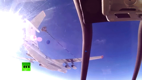 Video cận cảnh màn tiếp nhiên liệu trên không của hai máy bay quân sự thuộc Hạm đội Baltic