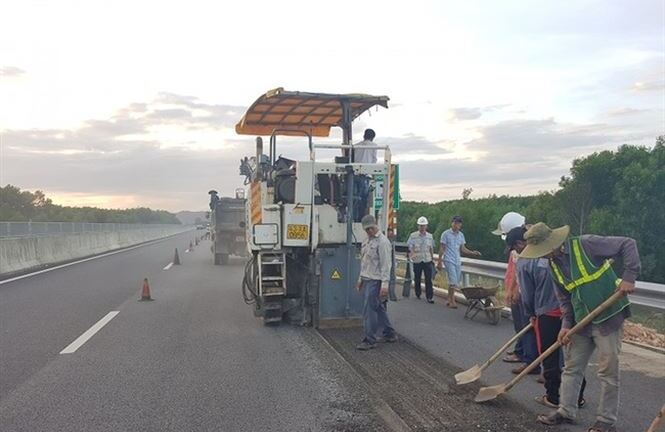 Cao tốc 34.000 tỷ “thủng lỗ chỗ” được thu phí trở lại