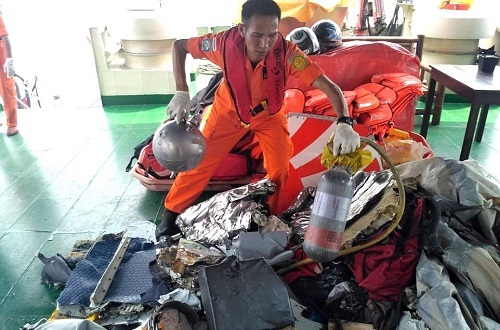 Máy bay Lion Air rơi xuống biển: Tìm thấy thùng xăng đã phát nổ, có lỗ thủng