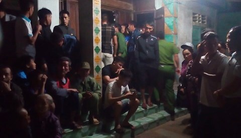 Chồng chết lặng phát hiện vợ và con 18 tháng tử vong trong tư thế treo cổ