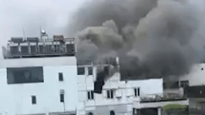 Khách sạn 4 sao gần chợ Bến Thành cháy ngùn ngụt, nhiều khách Tây kéo vali tháo chạy