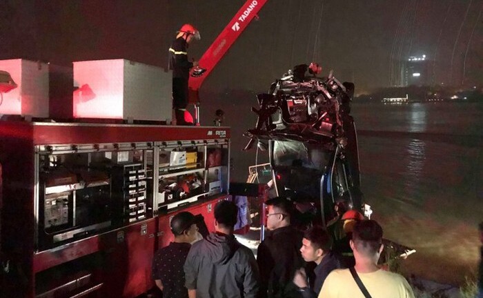 Lộ diện chủ nhân xe Mercedes lao xuống sông Hồng khiến 2 người tử vong