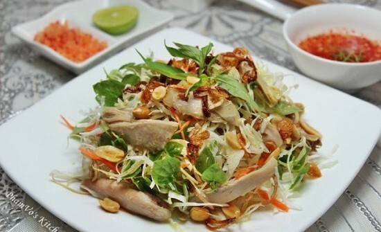 Món ngon mỗi ngày: Nộm gà bắp cải đơn giản mà ngon lạ cho bữa trưa
