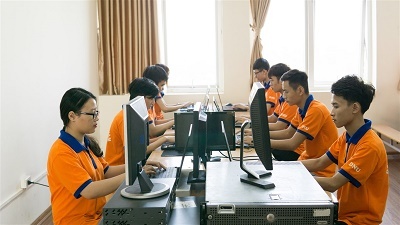 “Đột nhập” phòng Lab siêu chất của sinh viên IT DNU