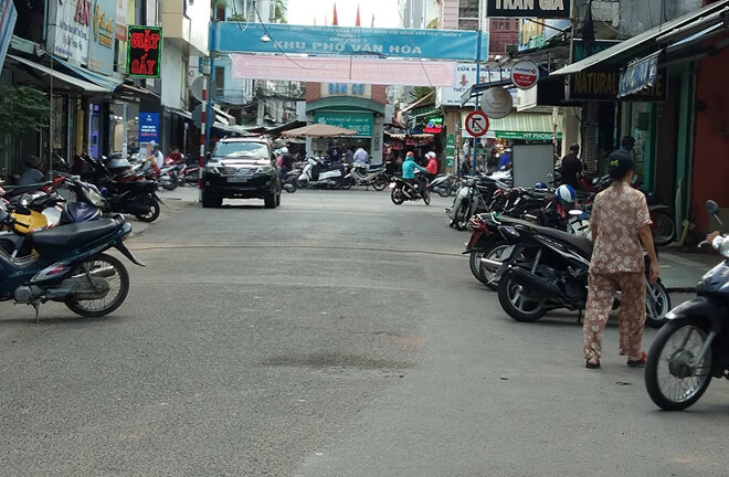 Truy bắt nhóm đòi nợ thuê đâm chết người ở trung tâm TP.HCM