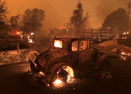 Cháy rừng như tận thế tại Mỹ: Một thị trấn bị thiêu rụi, ít nhất 5 người thiệt mạng
